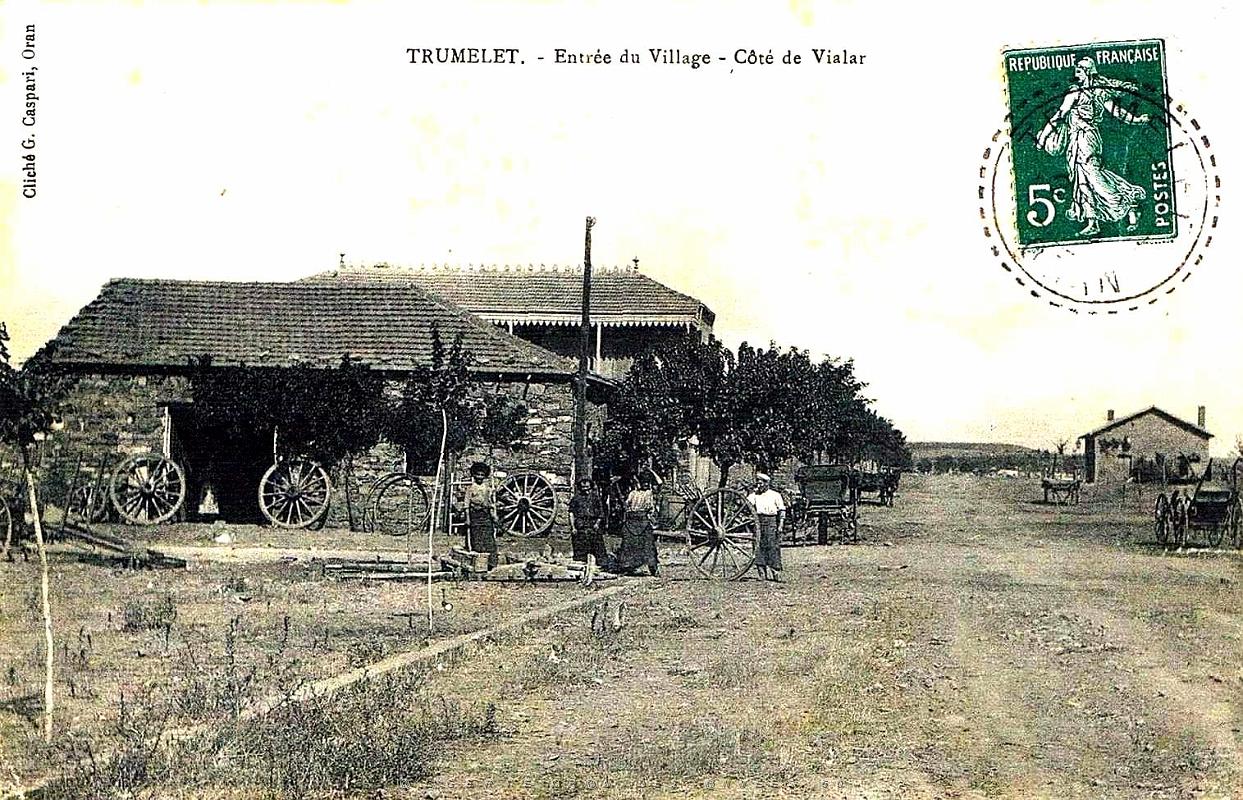 673- Trumelet -Entree du village cote Vialar.jpg